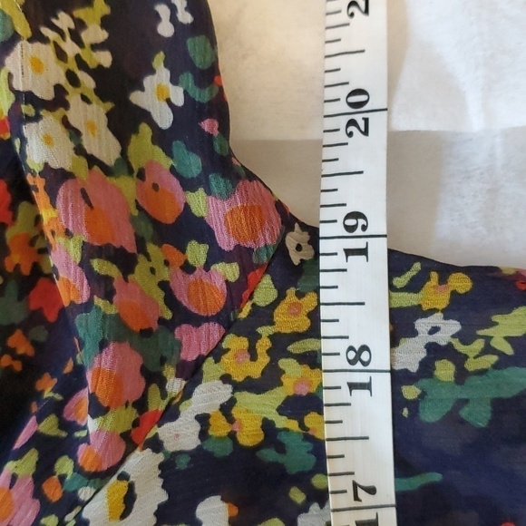 Bluenotes Flowy Peasant Tunic Style Floral Blouse Size Medium - Picture 10 of 12